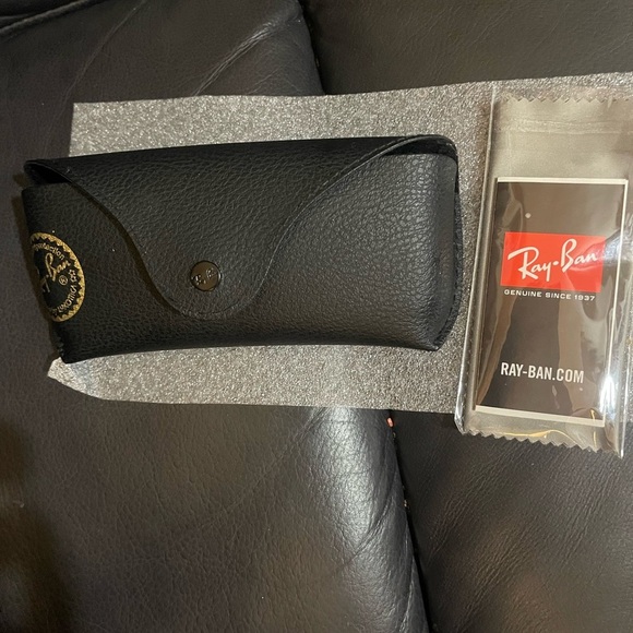 Ray-Ban Black Case for glasses with soft cloth cleaner NEW - Picture 2 of 7